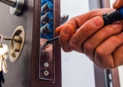 Locksmith change or repair locks